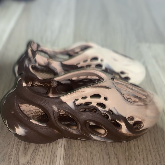 ✨FOAM SLIDES✨ - Picture 5 of 7